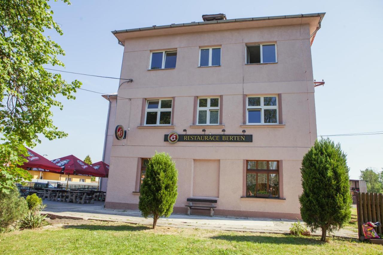 Pension Berten Strasice Strasice  Esterno foto